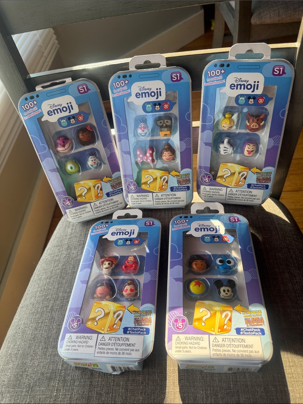 Disney Emoji Chat Packs 5 packs 5 emojis in each